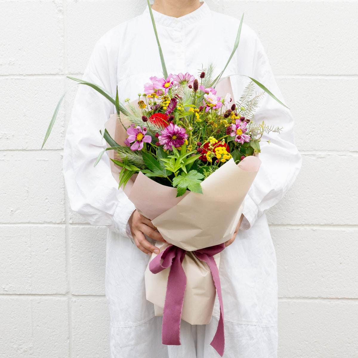 コスモスのギフトをオーダーするならFlower&amp;Plants tette │ 「手から手へ、想いを運ぶフラワーショップ」【板橋駅徒歩4分】【熟練フローリスト夫婦が運営】【最短2営業日で発送】【24時間365日注文OK】【ギフトは3300円〜】フラワーギフトを手から手へ、想いを込めたブーケやアレンジメントで大切な人に感謝と愛情を。シーンや用途に合わせて選びやすい豊富な種