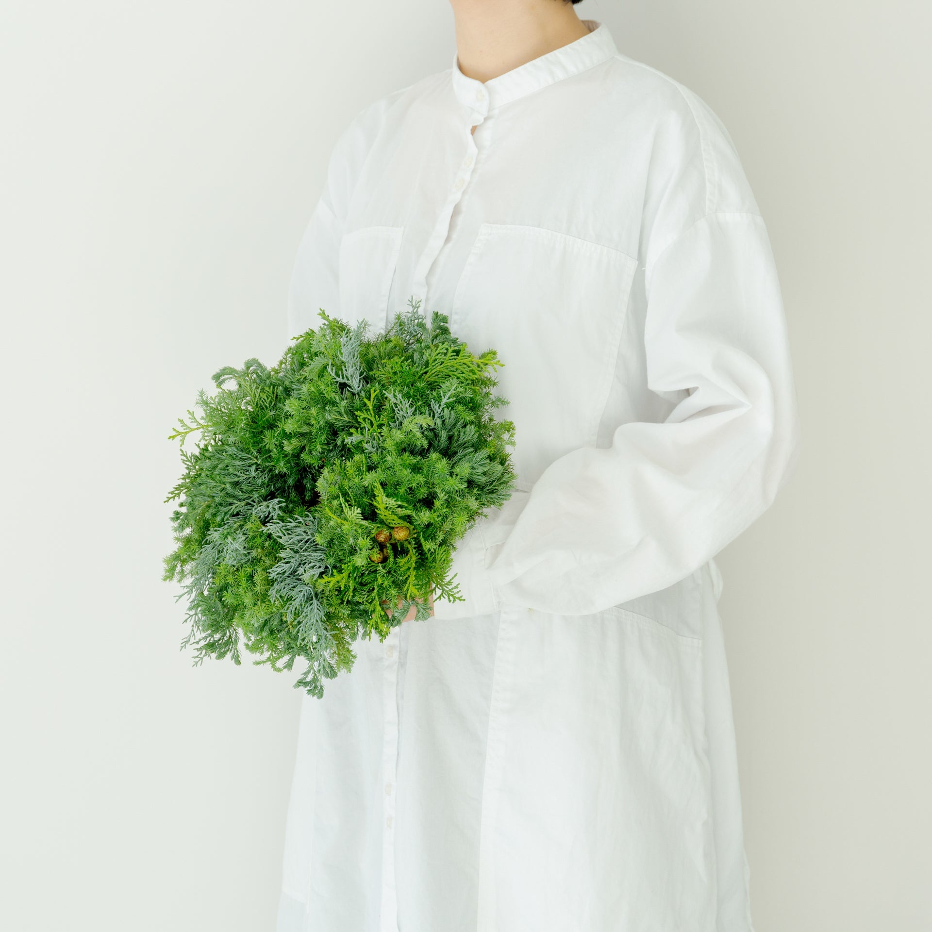 クリスマスリース(グリーン)をオーダーするならFlower&amp;Plants tette │ 「手から手へ、想いを運ぶフラワーショップ」【板橋駅徒歩4分】【熟練フローリスト夫婦が運営】【最短2営業日で発送】【24時間365日注文OK】【ギフトは3300円〜】フラワーギフトを手から手へ、想いを込めたブーケやアレンジメントで大切な人に感謝と愛情を。シーンや用途に合わせて選びやすい豊富な種