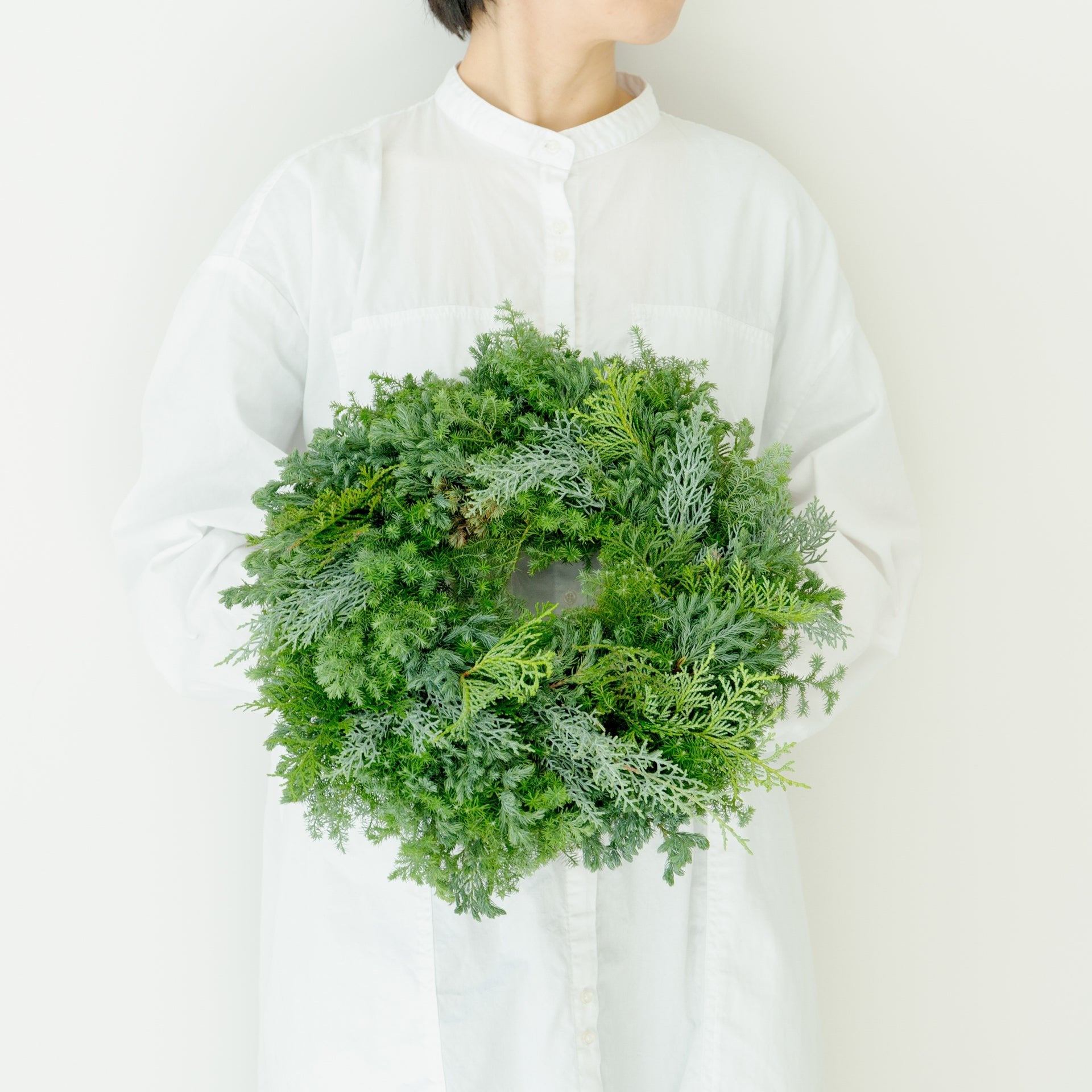 クリスマスリース(グリーン)をオーダーするならFlower&amp;Plants tette │ 「手から手へ、想いを運ぶフラワーショップ」【板橋駅徒歩4分】【熟練フローリスト夫婦が運営】【最短2営業日で発送】【24時間365日注文OK】【ギフトは3300円〜】フラワーギフトを手から手へ、想いを込めたブーケやアレンジメントで大切な人に感謝と愛情を。シーンや用途に合わせて選びやすい豊富な種