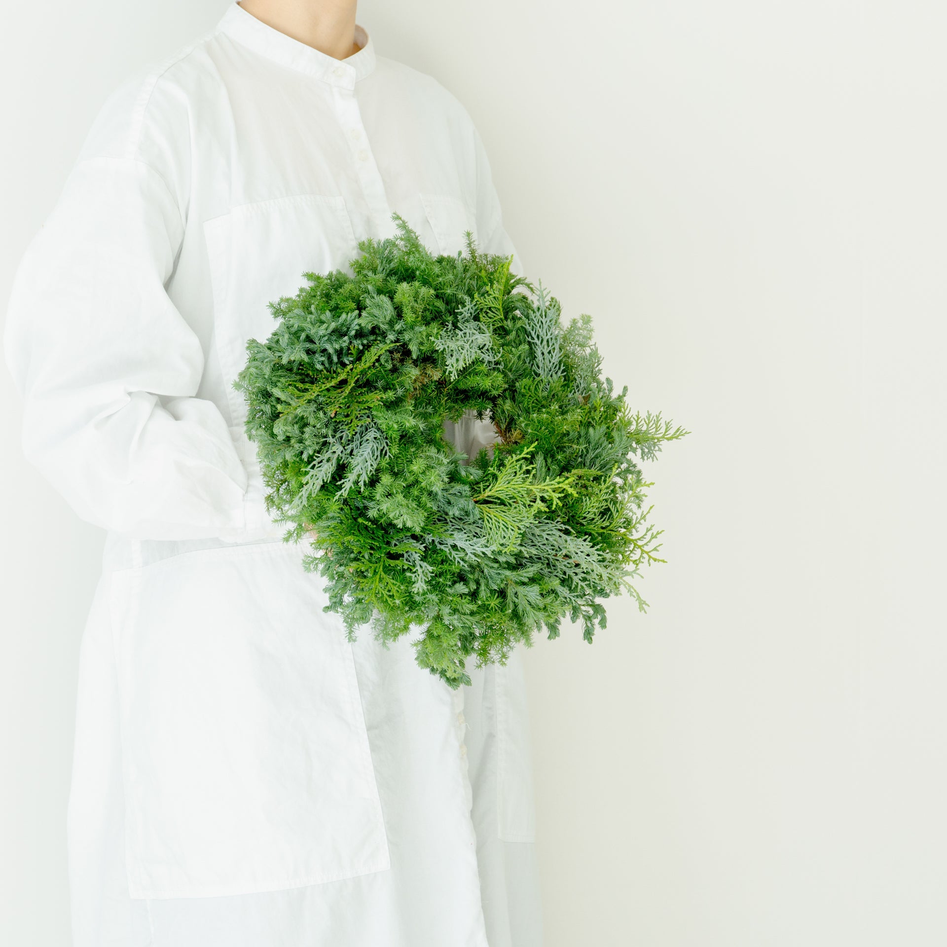 クリスマスリース(グリーン)をオーダーするならFlower&amp;Plants tette │ 「手から手へ、想いを運ぶフラワーショップ」【板橋駅徒歩4分】【熟練フローリスト夫婦が運営】【最短2営業日で発送】【24時間365日注文OK】【ギフトは3300円〜】フラワーギフトを手から手へ、想いを込めたブーケやアレンジメントで大切な人に感謝と愛情を。シーンや用途に合わせて選びやすい豊富な種