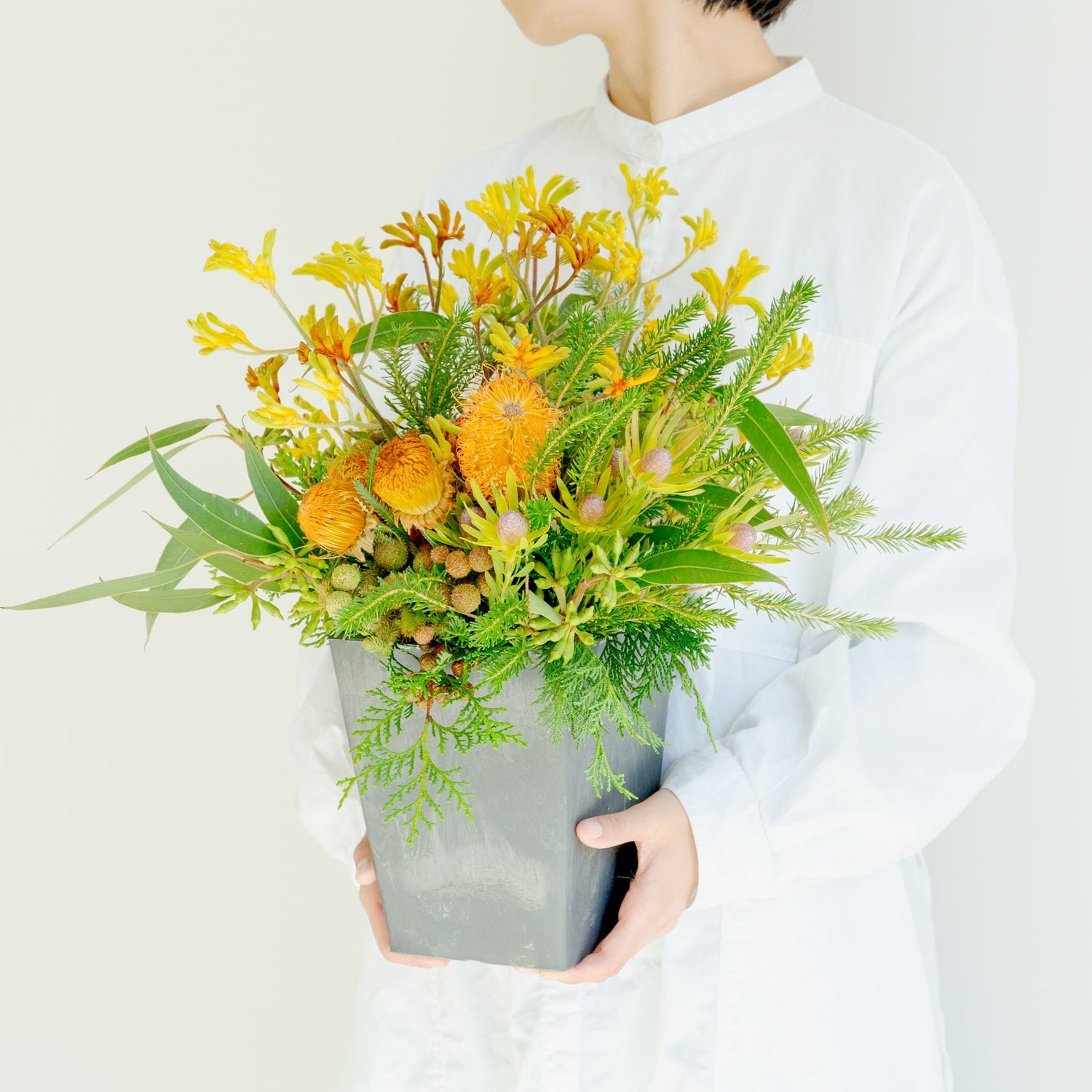 カンガルーポーのギフトをオーダーするならFlower&amp;Plants tette │ 「手から手へ、想いを運ぶフラワーショップ」【板橋駅徒歩4分】【熟練フローリスト夫婦が運営】【最短2営業日で発送】【24時間365日注文OK】【ギフトは3300円〜】フラワーギフトを手から手へ、想いを込めたブーケやアレンジメントで大切な人に感謝と愛情を。シーンや用途に合わせて選びやすい豊富な種