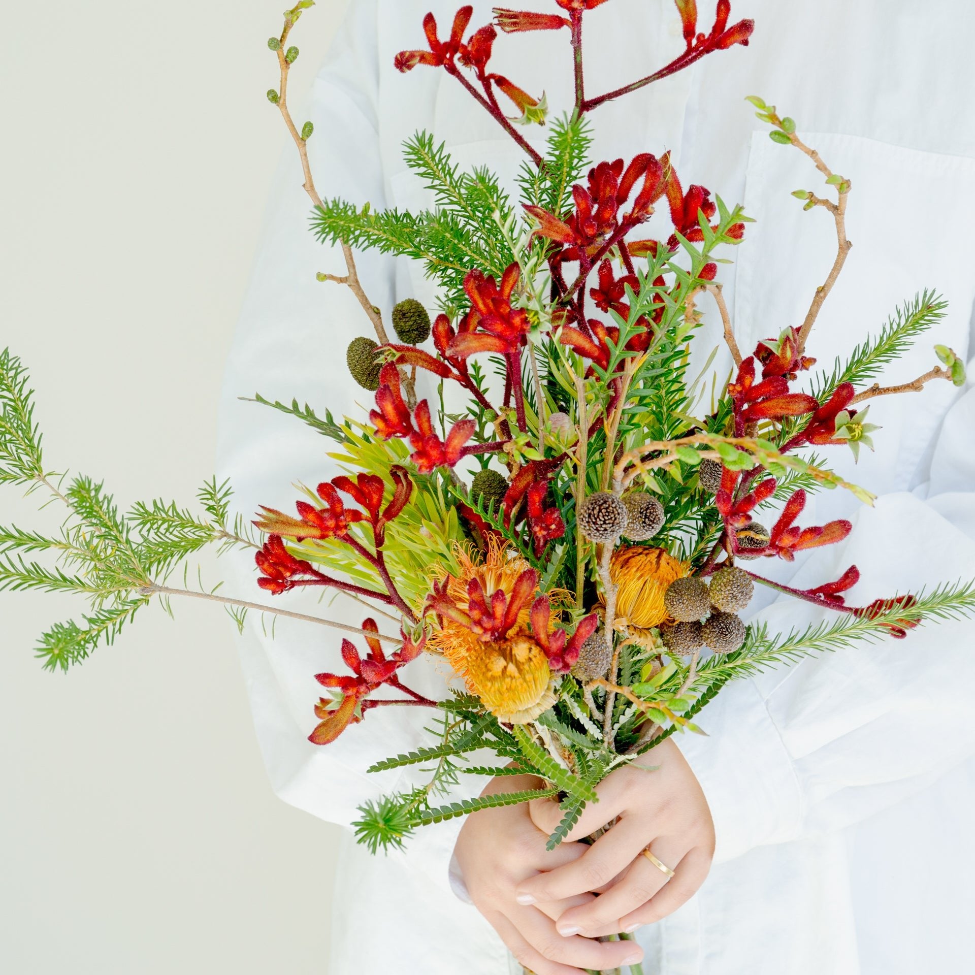 カンガルーポーのギフトをオーダーするならFlower&amp;Plants tette │ 「手から手へ、想いを運ぶフラワーショップ」【板橋駅徒歩4分】【熟練フローリスト夫婦が運営】【最短2営業日で発送】【24時間365日注文OK】【ギフトは3300円〜】フラワーギフトを手から手へ、想いを込めたブーケやアレンジメントで大切な人に感謝と愛情を。シーンや用途に合わせて選びやすい豊富な種