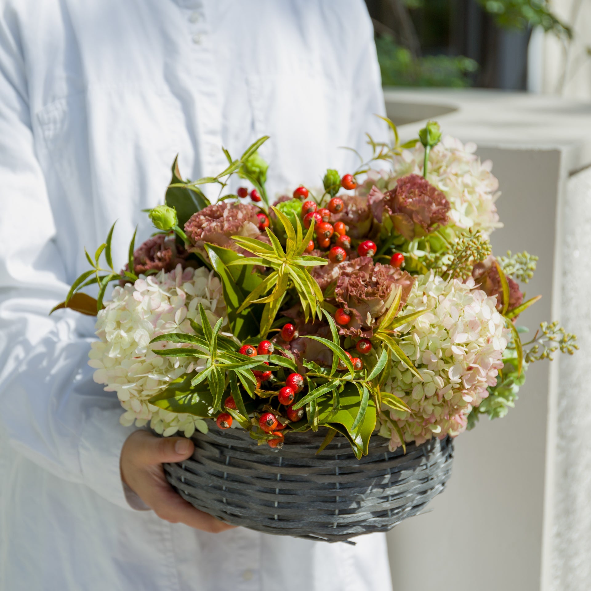 秋色アジサイのギフトをオーダーするならFlower&amp;Plants tette │ 「手から手へ、想いを運ぶフラワーショップ」【板橋駅徒歩4分】【熟練フローリスト夫婦が運営】【最短2営業日で発送】【24時間365日注文OK】【ギフトは3300円〜】フラワーギフトを手から手へ、想いを込めたブーケやアレンジメントで大切な人に感謝と愛情を。シーンや用途に合わせて選びやすい豊富な種